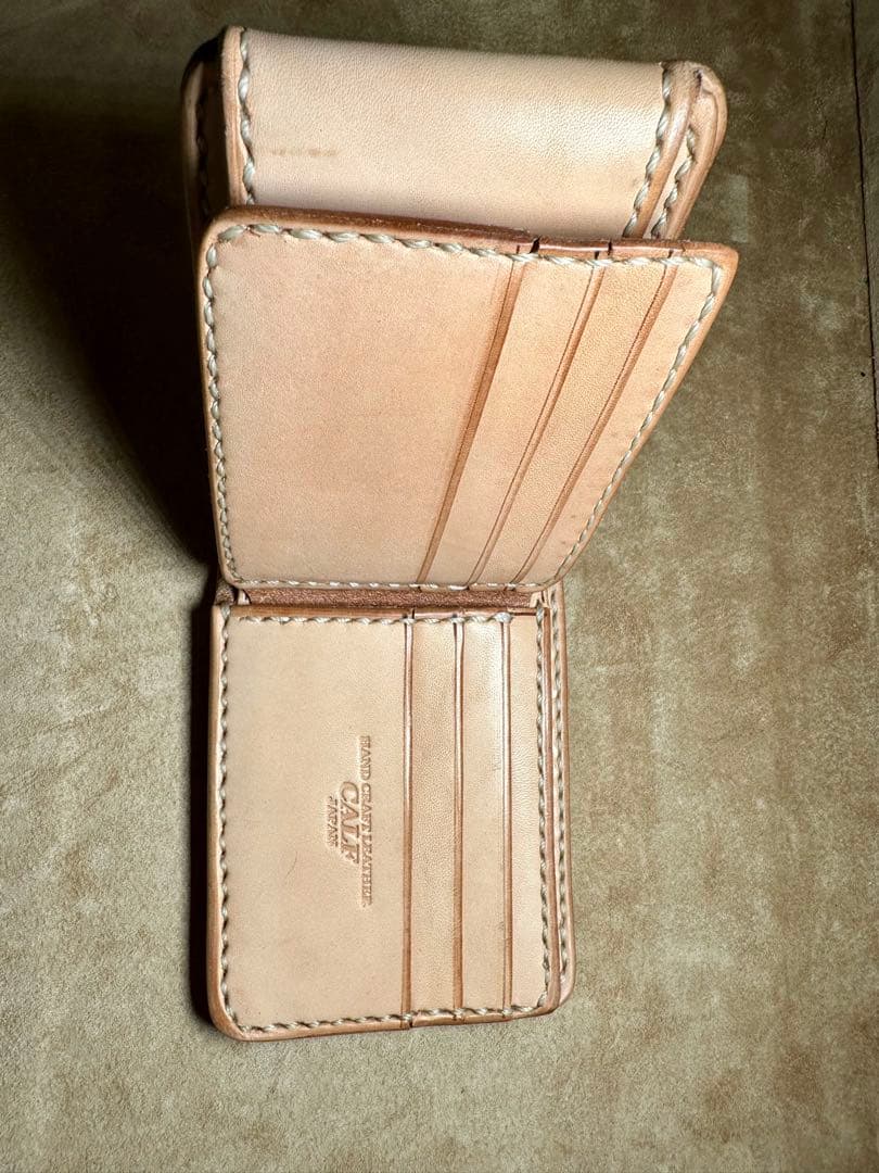 レザー製二つ折り財布 ベージュ M刻印