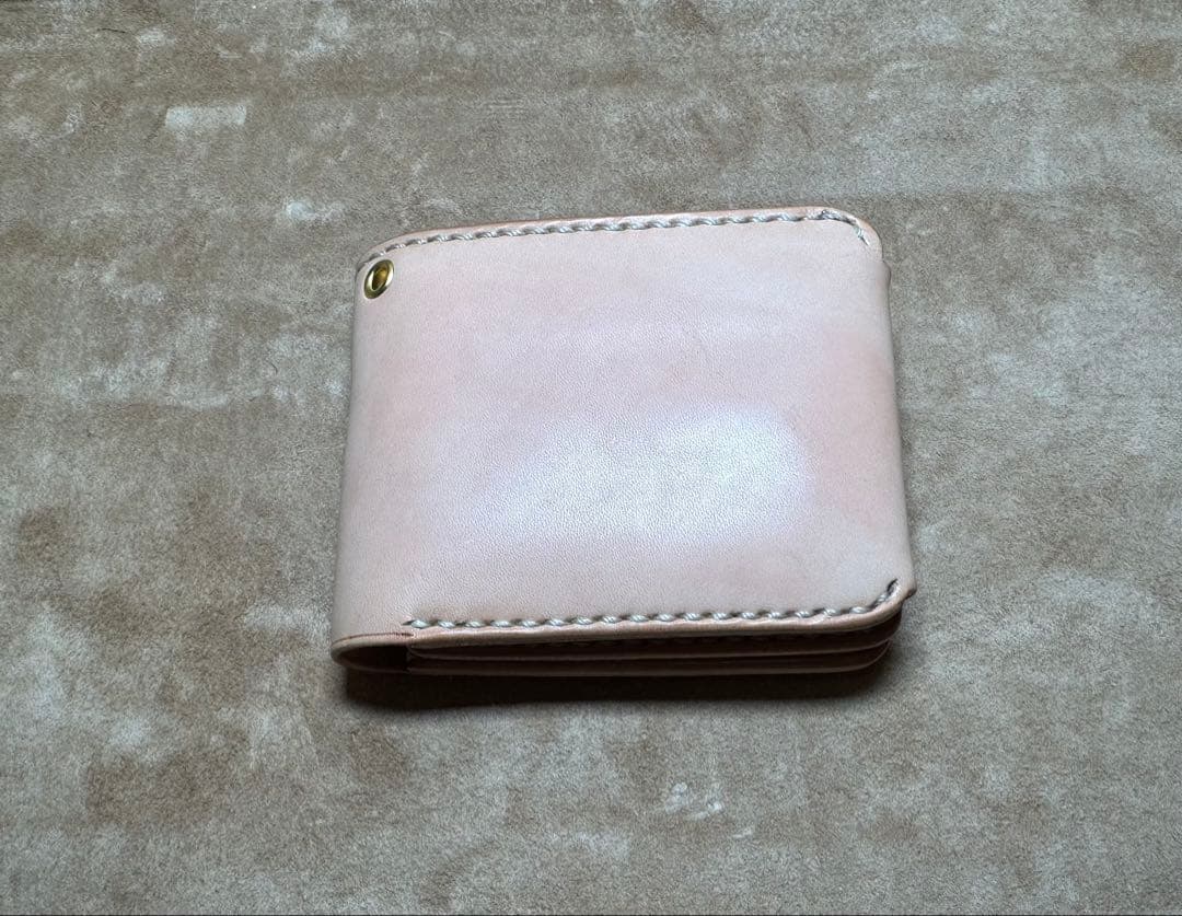 レザー製二つ折り財布 ベージュ M刻印