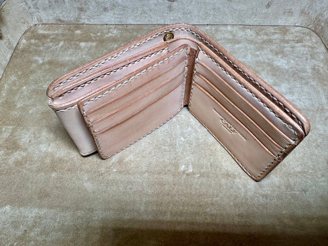 レザー製二つ折り財布 ベージュ M刻印