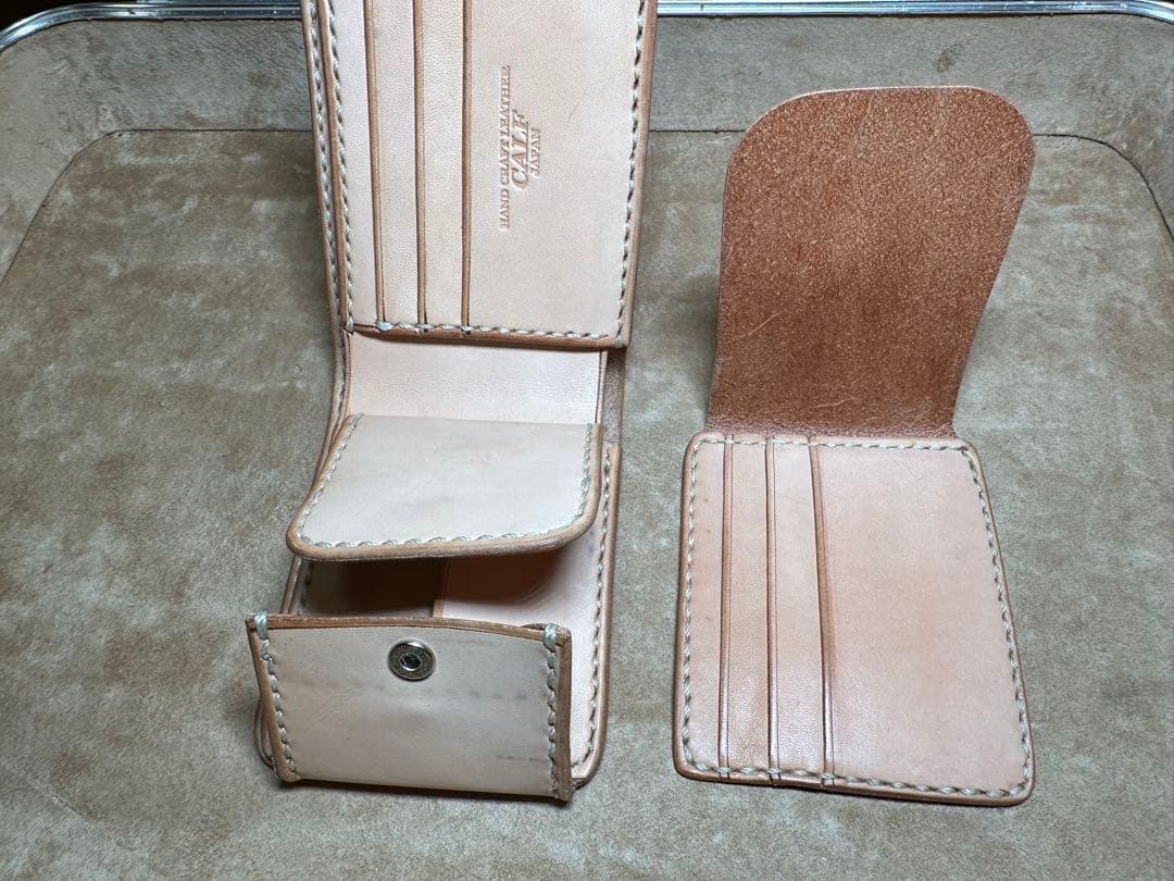 レザー製二つ折り財布 ベージュ M刻印