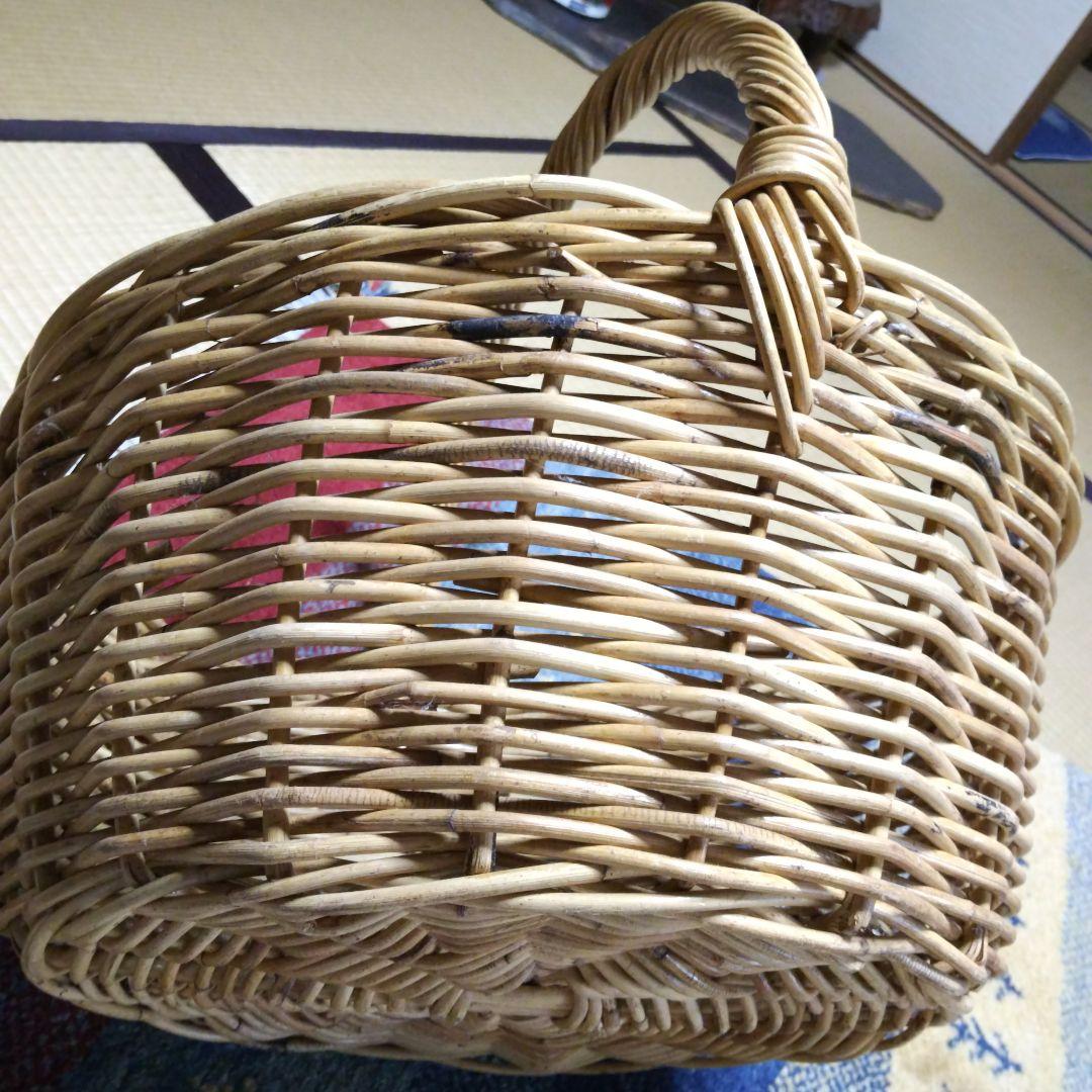 アラログ(皮付きの籐蔓)の特大バスケット・アンティーク・ラタン