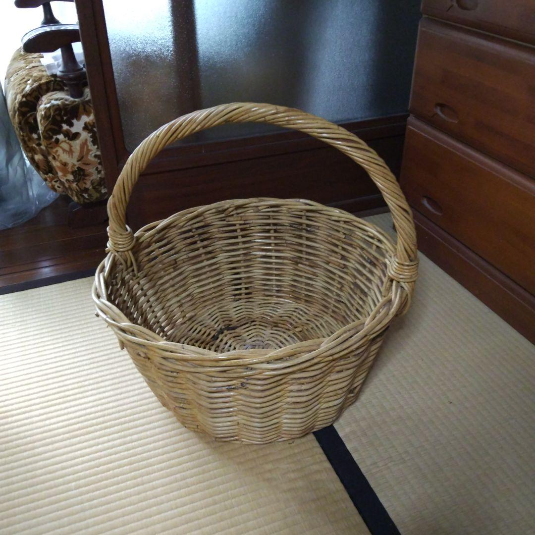 アラログ(皮付きの籐蔓)の特大バスケット・アンティーク・ラタン