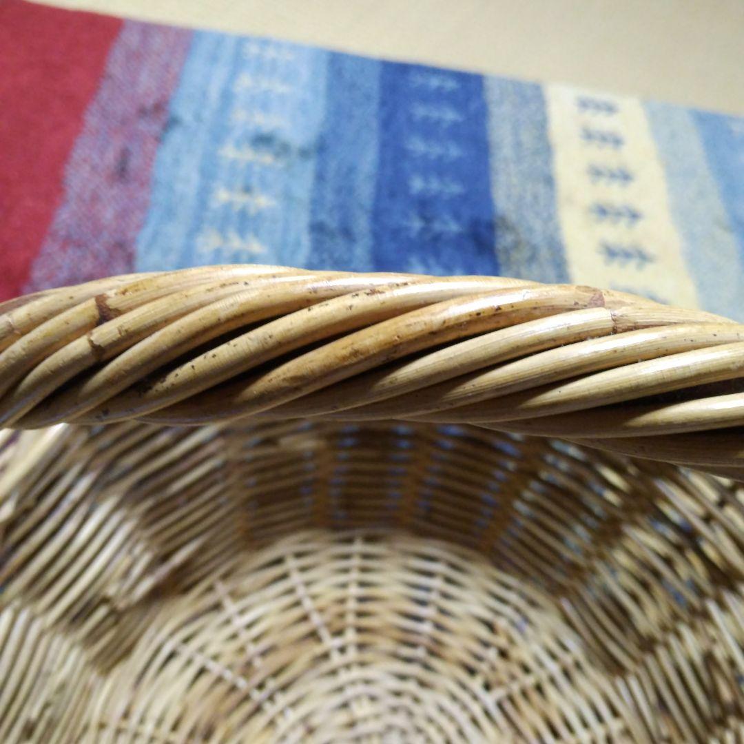 アラログ(皮付きの籐蔓)の特大バスケット・アンティーク・ラタン