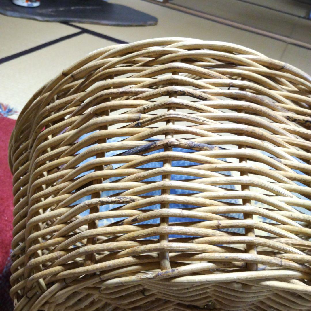 アラログ(皮付きの籐蔓)の特大バスケット・アンティーク・ラタン