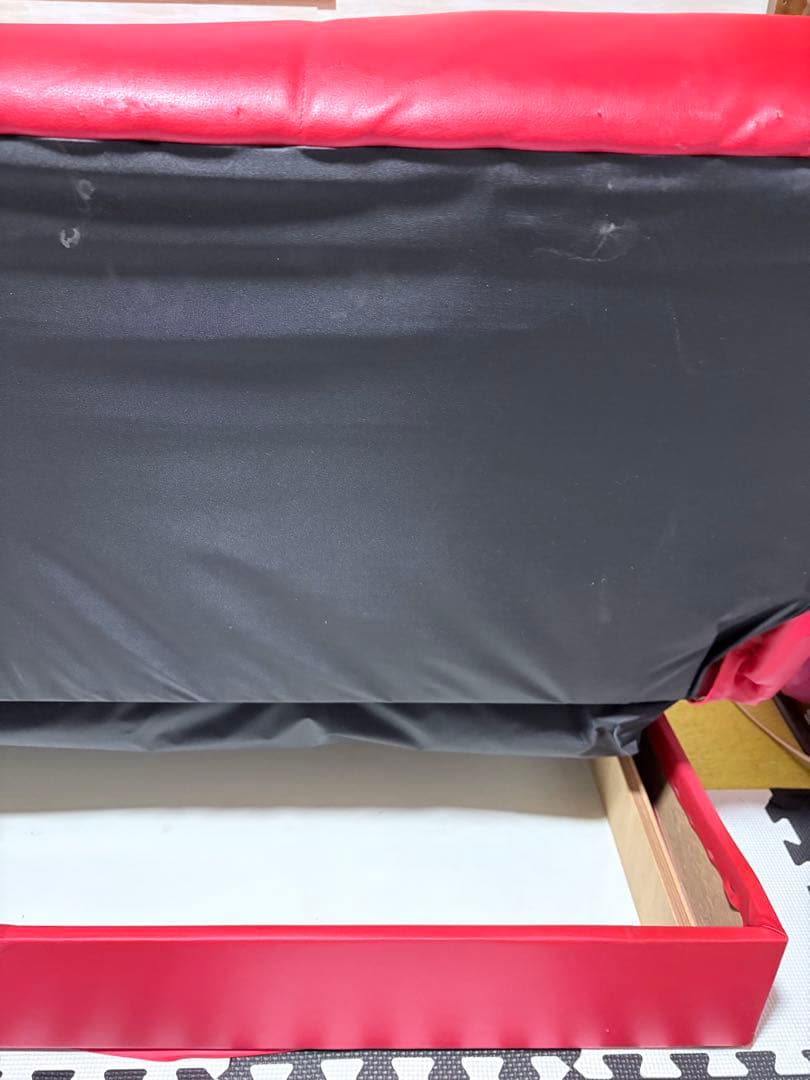 赤と白色のオシャレソファ・ソファベッド