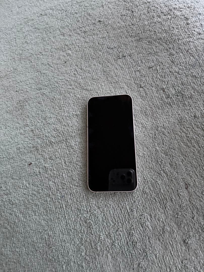 iPhone13 背面割れ