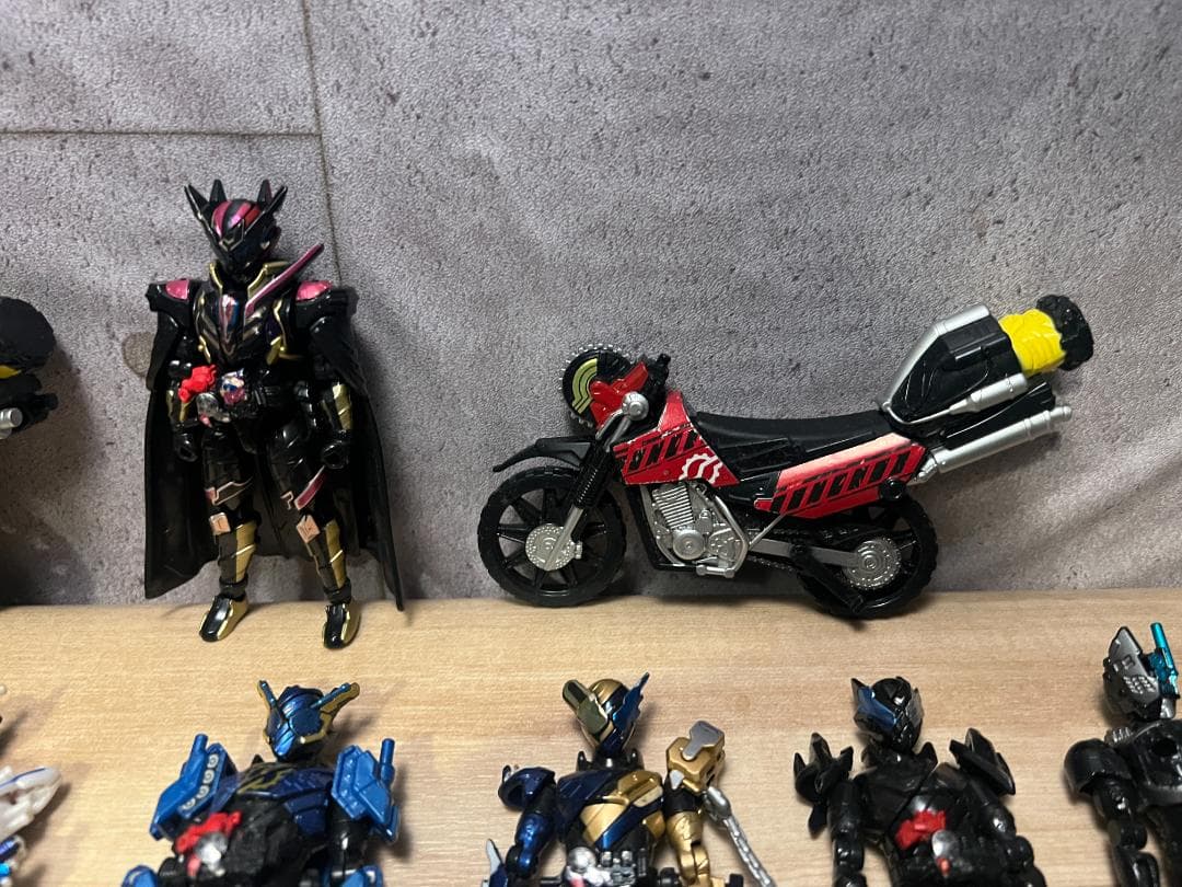 ゆ*く様 バンダイ )装動 SO-DO / 仮面ライダー 約100体 まとめ売り