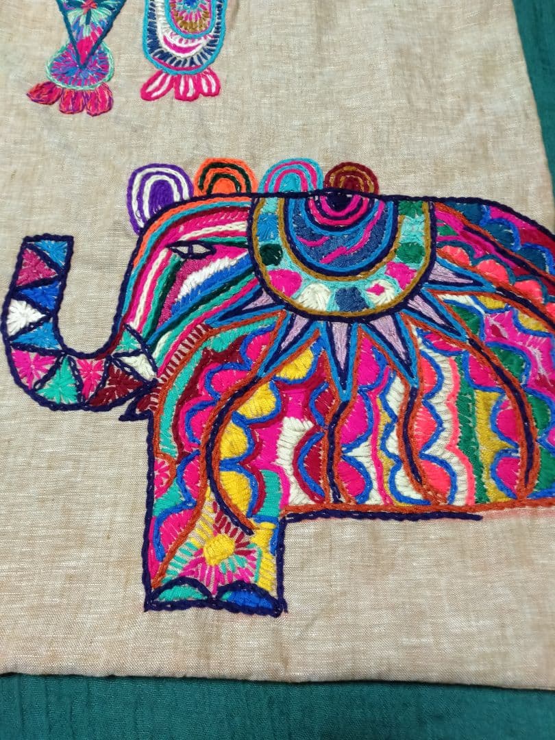未使用【タイの手刺繍バッグ】リネン地・しっかり目の裏布付・一点物
