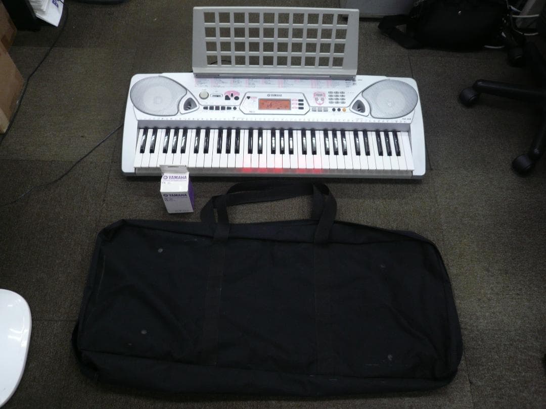中古YAMAHA電子ピアノ 光ナビゲーション 61鍵盤 EZ-J24　　値引不可