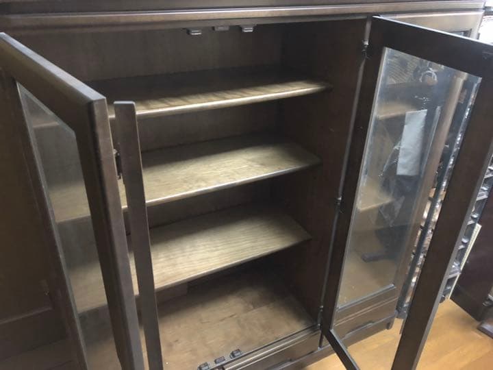カリモク家具の食器棚