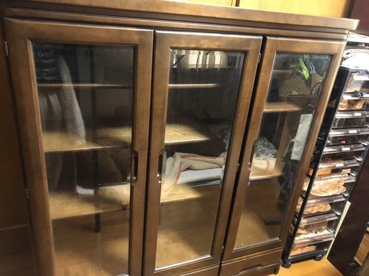 カリモク家具の食器棚