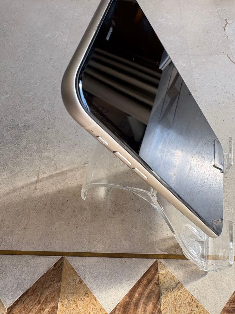 iPhone 11 ホワイト　64GB