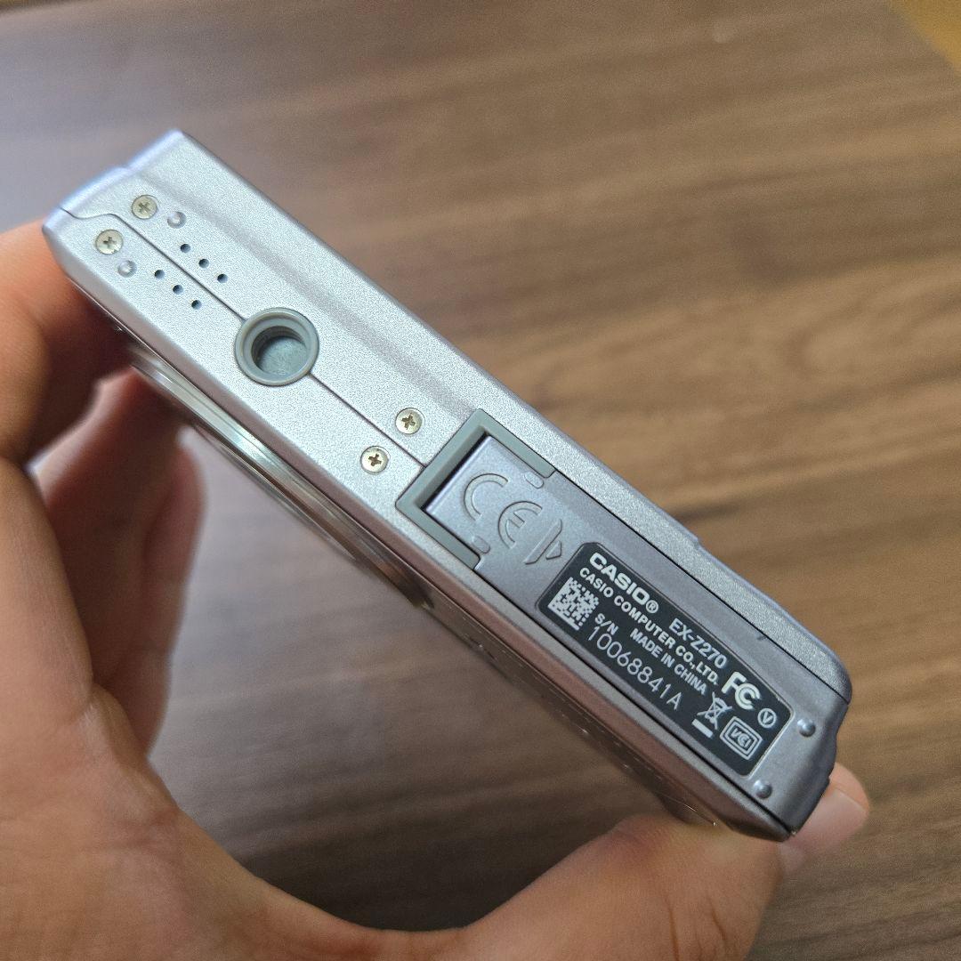 CASIO EXILIM EX-Z270　カシオ　デジカメ