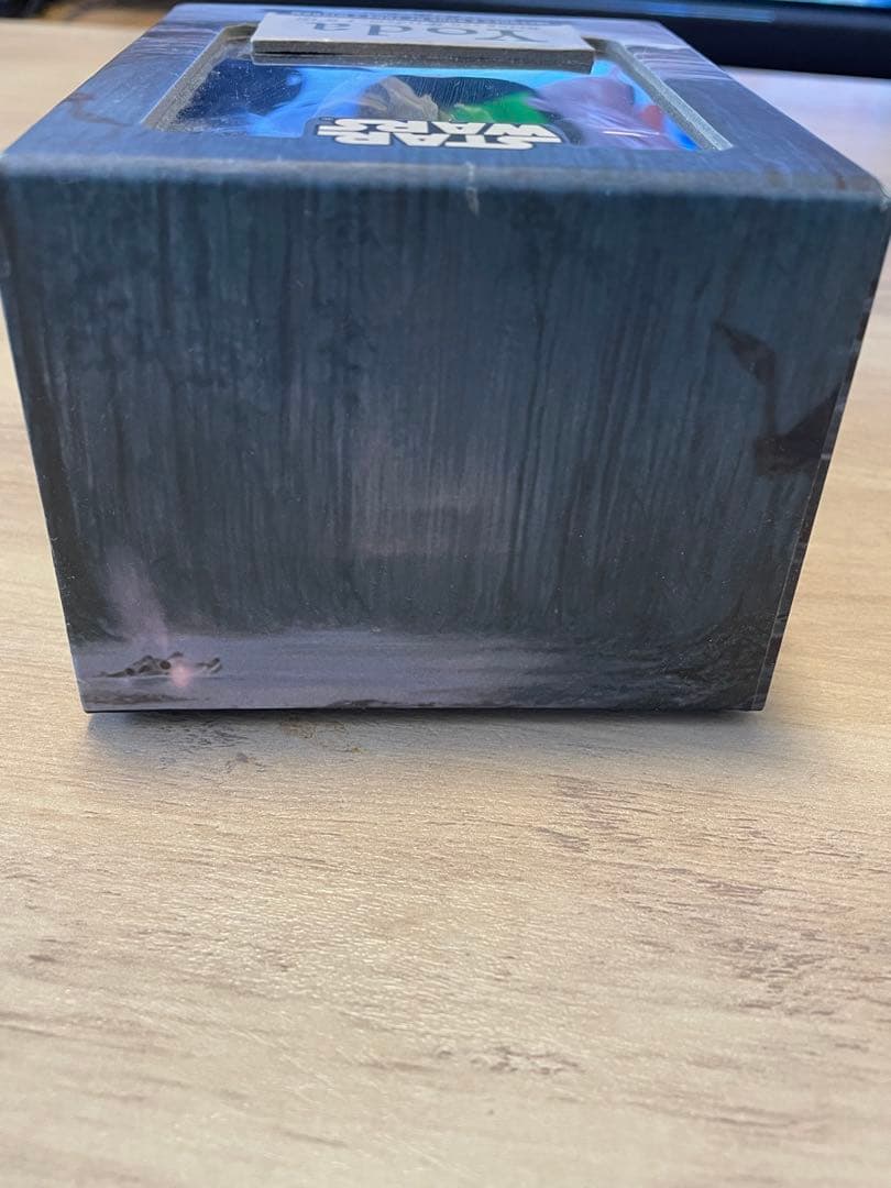 タイムセール中！スターウォーズ　ヨーダ フィギュア　ミニ本 ステッカー付き