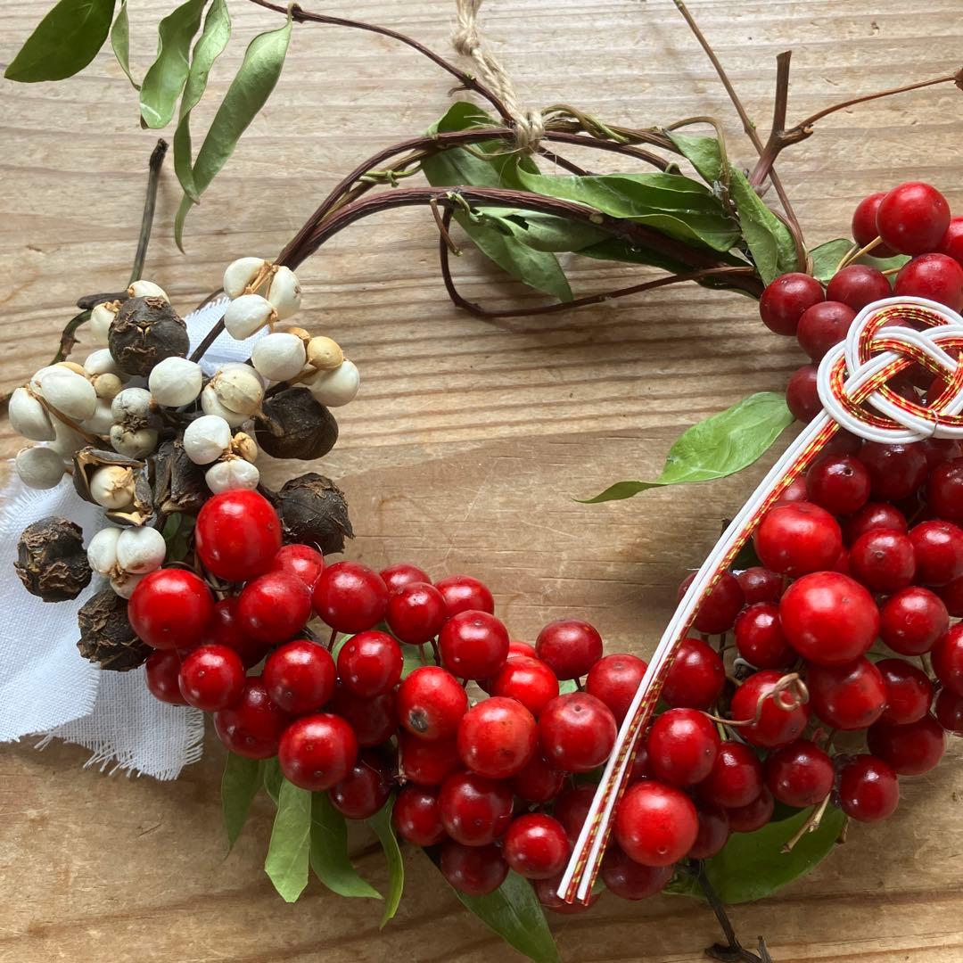 サンキライとナンキンハゼの手のひらリース　お正月飾り