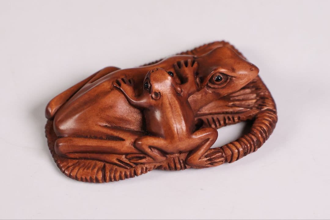 木製 提物 根付 在銘 石川 草履に蛙 カエル 彫刻 木彫り【MB300】