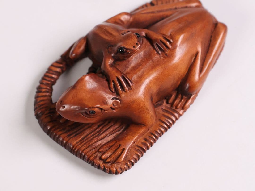 木製 提物 根付 在銘 石川 草履に蛙 カエル 彫刻 木彫り【MB300】