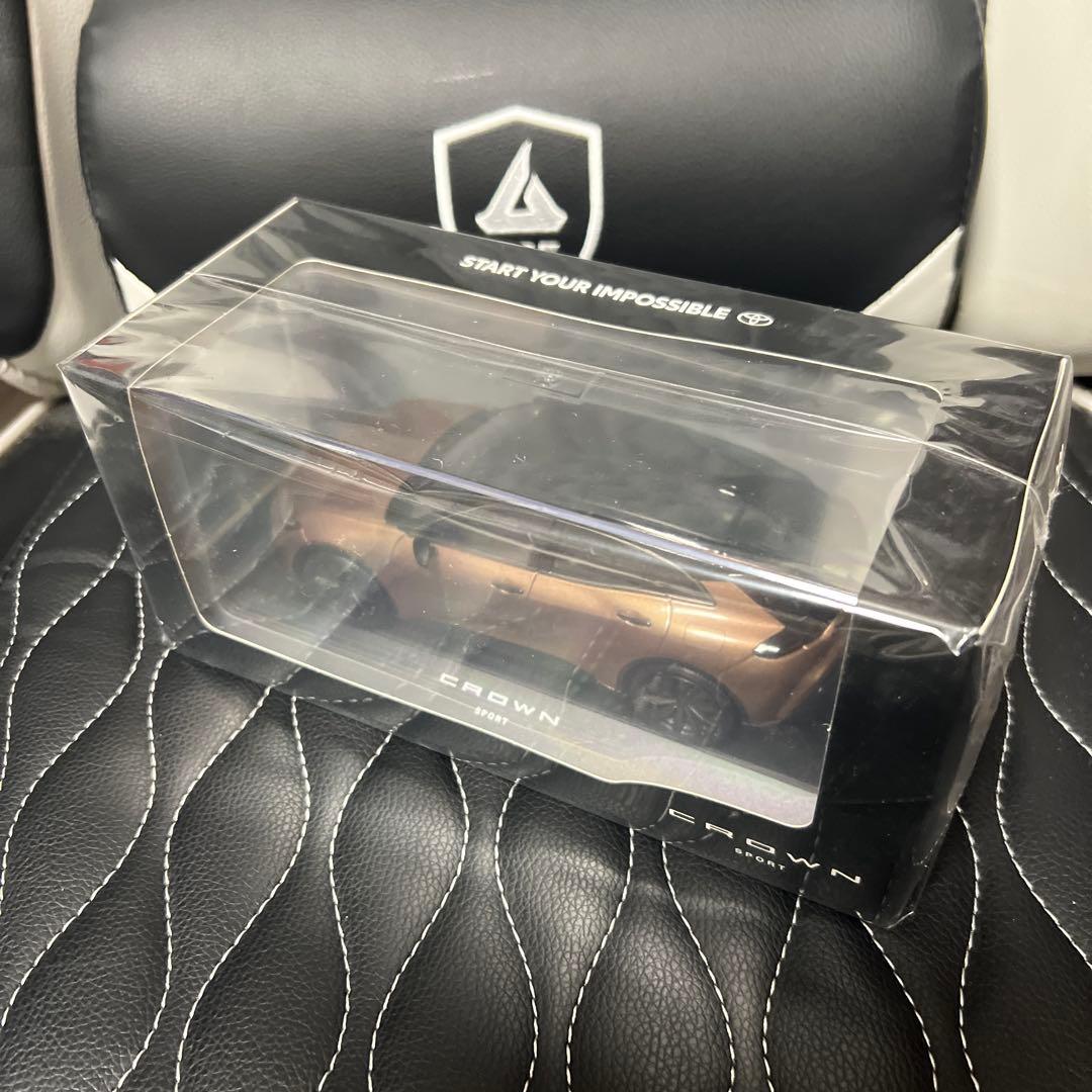 クラウンスポーツ 1/30 ディーラーミニカー