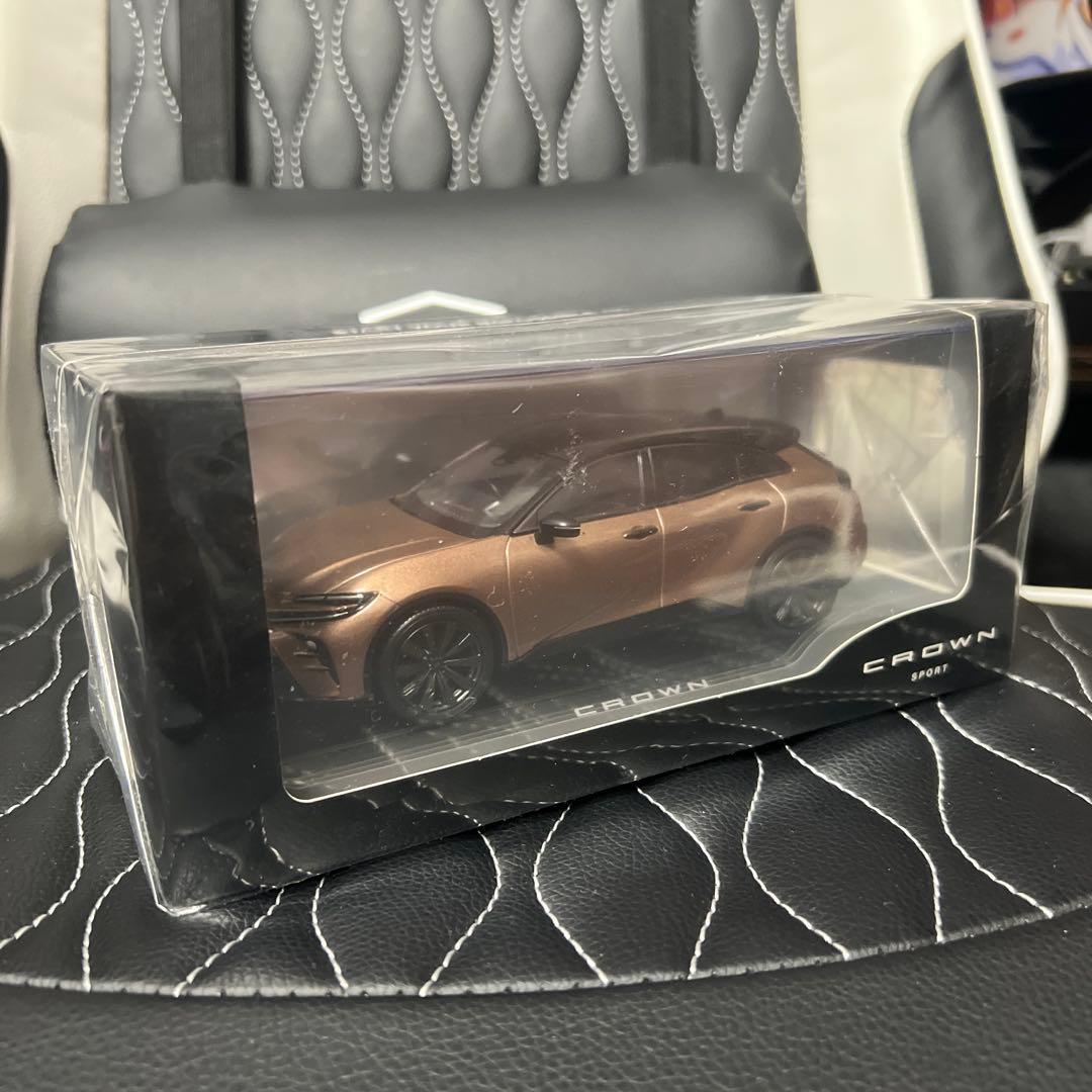 クラウンスポーツ 1/30 ディーラーミニカー
