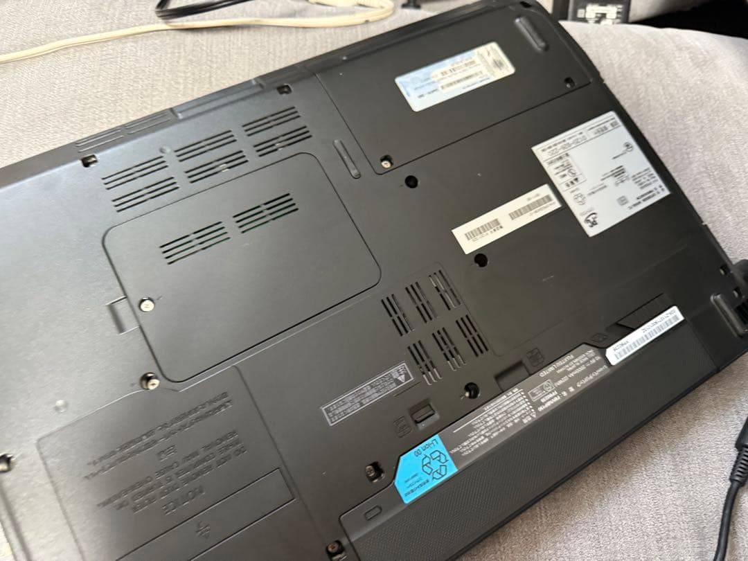 office入ってます。Fujitsu ノートパソコン　　C101