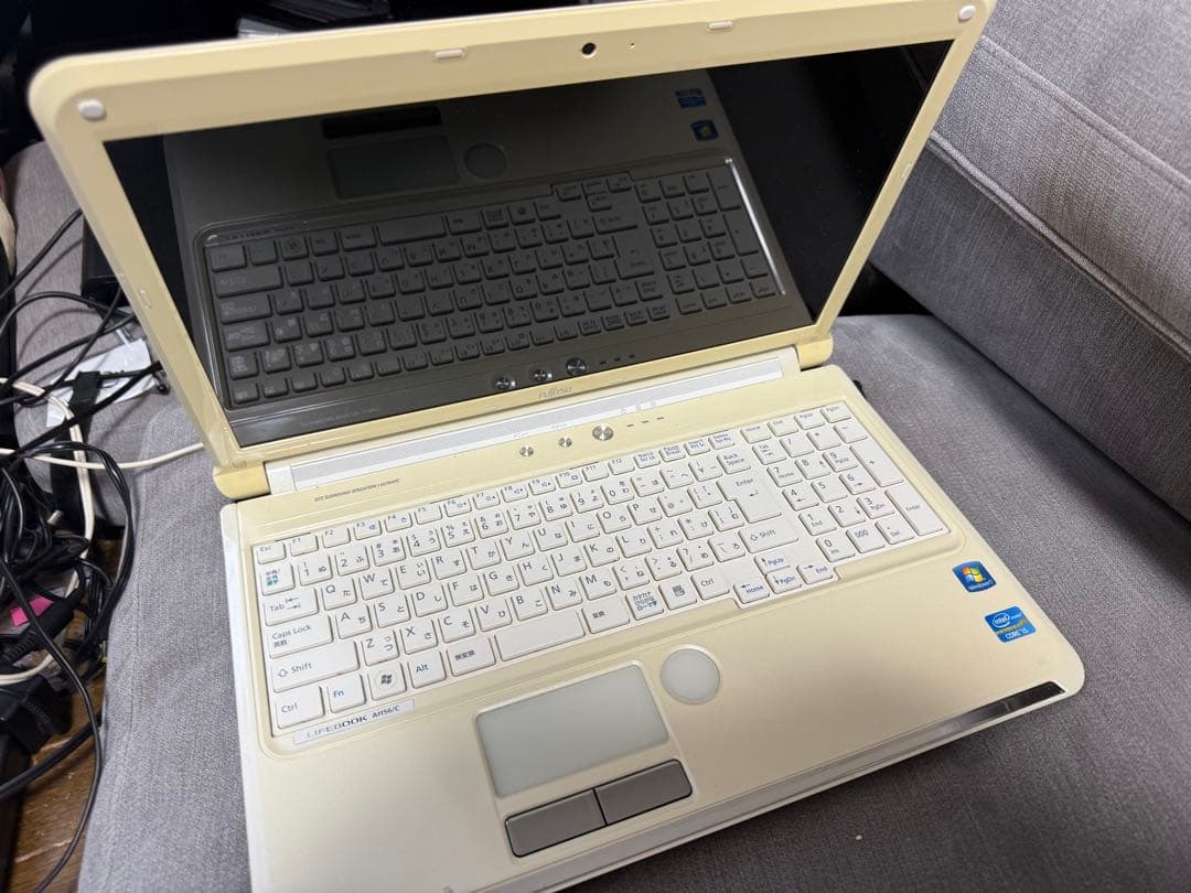 office入ってます。Fujitsu ノートパソコン　　C101