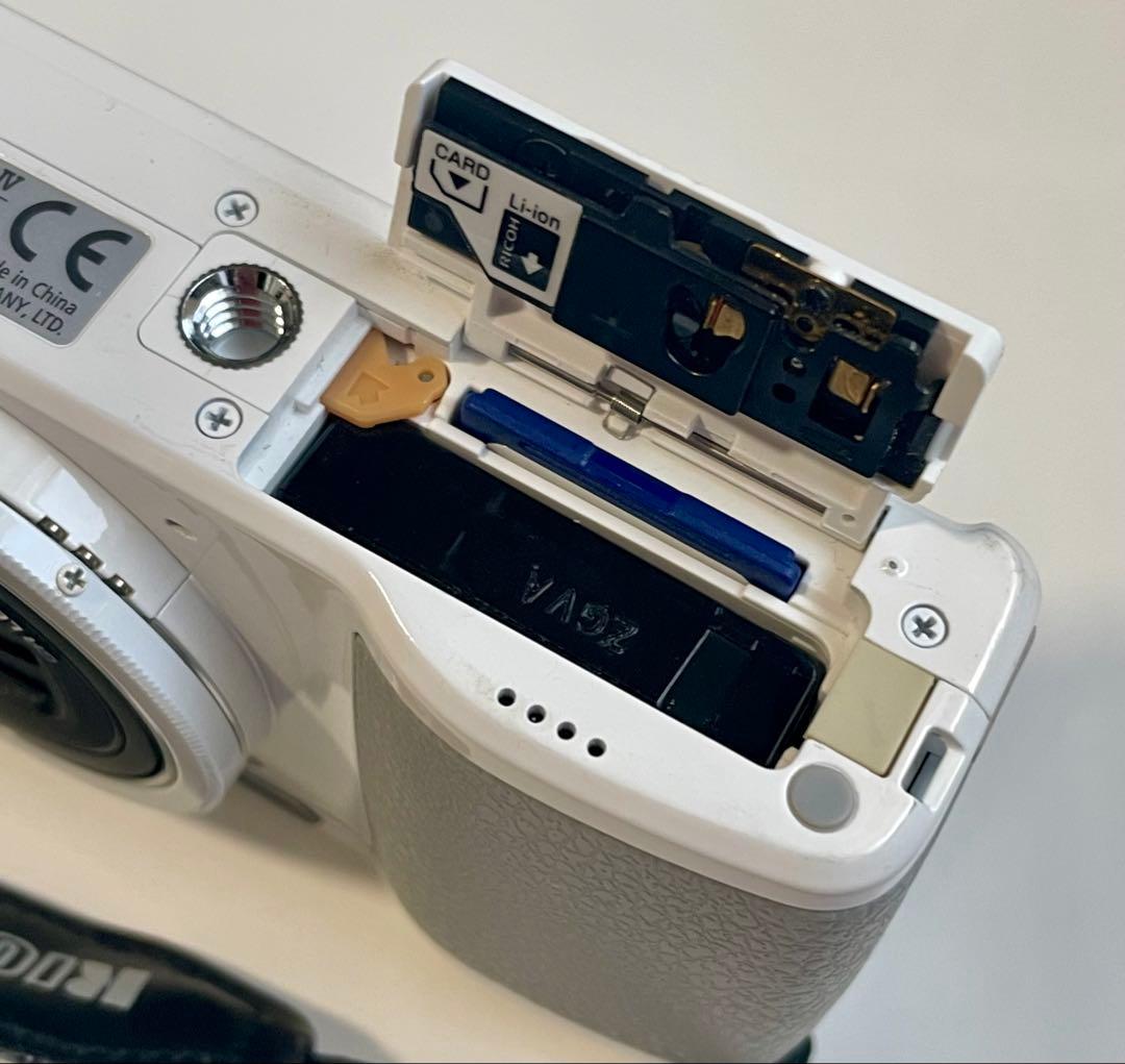 デジタルカメラ GR DIGITAL IV white Edition