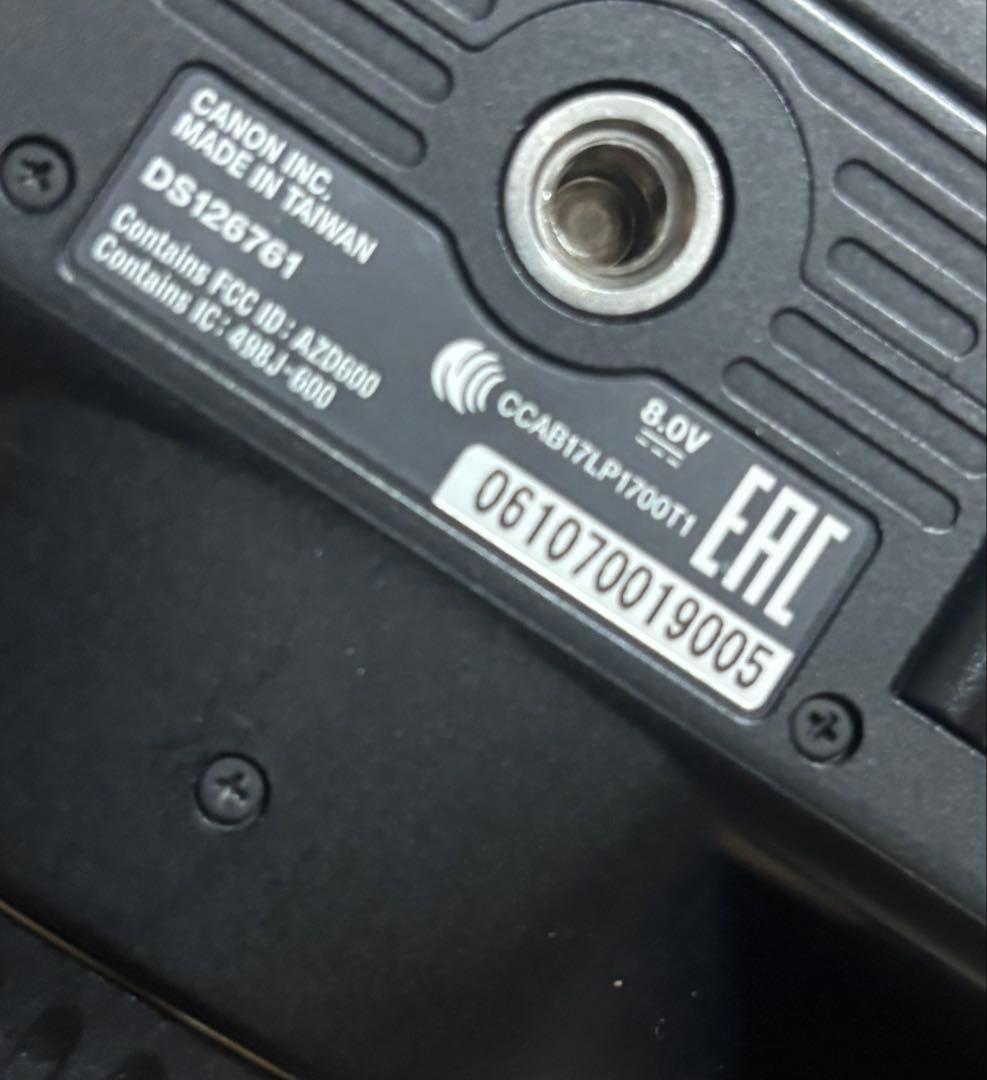 Canon EOS Kiss X10 28-80mmレンズ 付属品あり