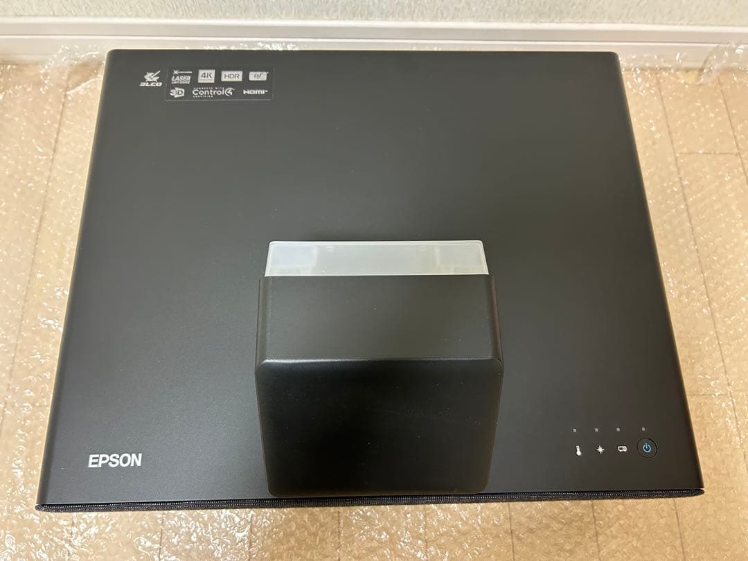 EPSON EH-LS500B 超単焦点プロジェクター