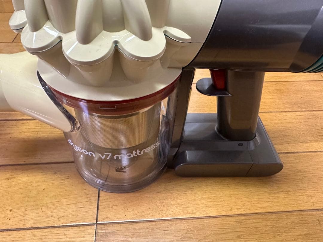 未使用 dyson V7 mattress HH11comハンディクリーナー