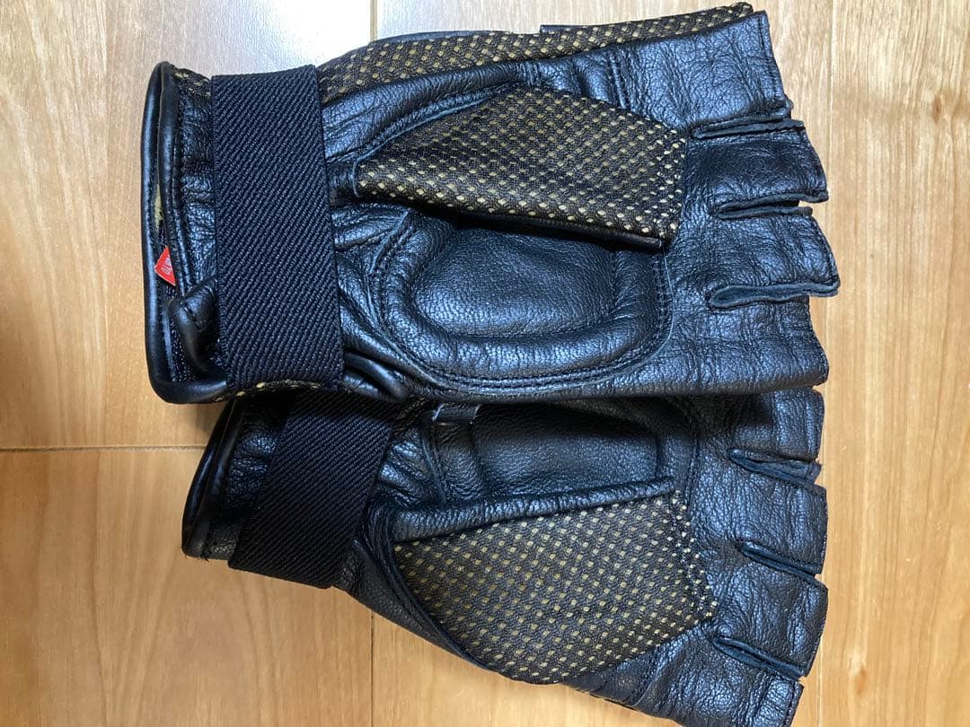 バイオハザード S.T.A.R.S タクティカルグローブ×ニット帽 カプコン公式