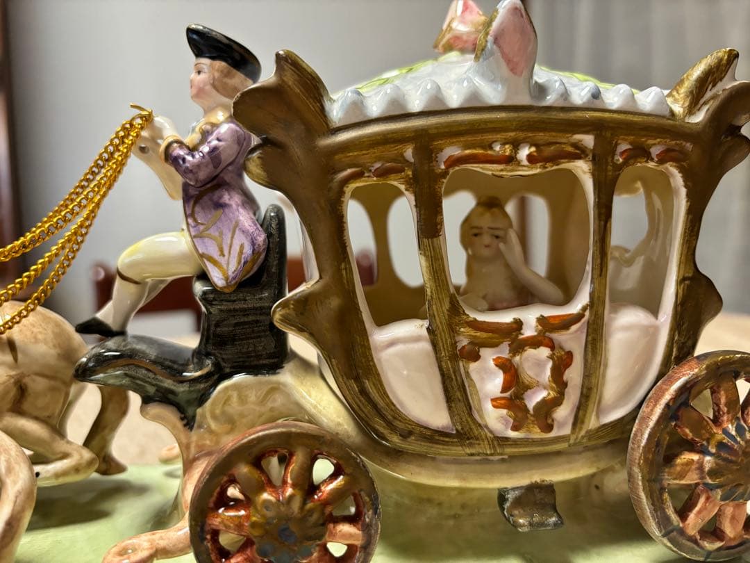 アンティーク陶器人形　馬車　貴婦人　馬陶器 置物 インテリア