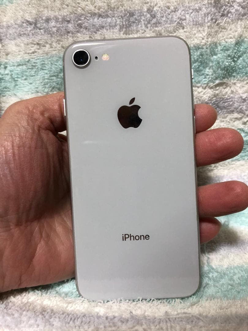 iPhone 8 64GB シルバー 動作品 バッテリー100%