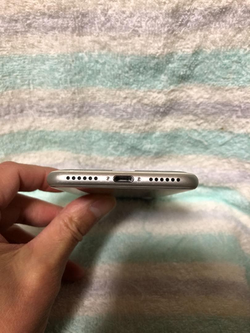 iPhone 8 64GB シルバー 動作品 バッテリー100%