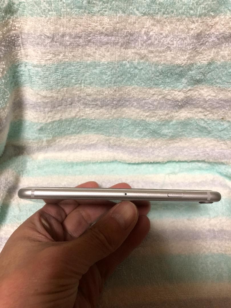 iPhone 8 64GB シルバー 動作品 バッテリー100%