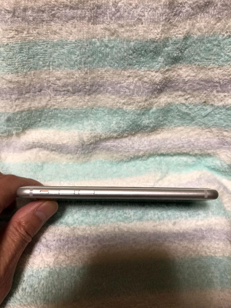 iPhone 8 64GB シルバー 動作品 バッテリー100%