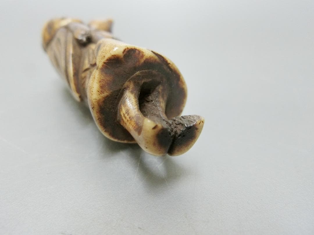 時代色！【根付　鹿角製　人物に瓢箪　提げ物・56・骨董古美術】美術工芸　鑑賞古玩