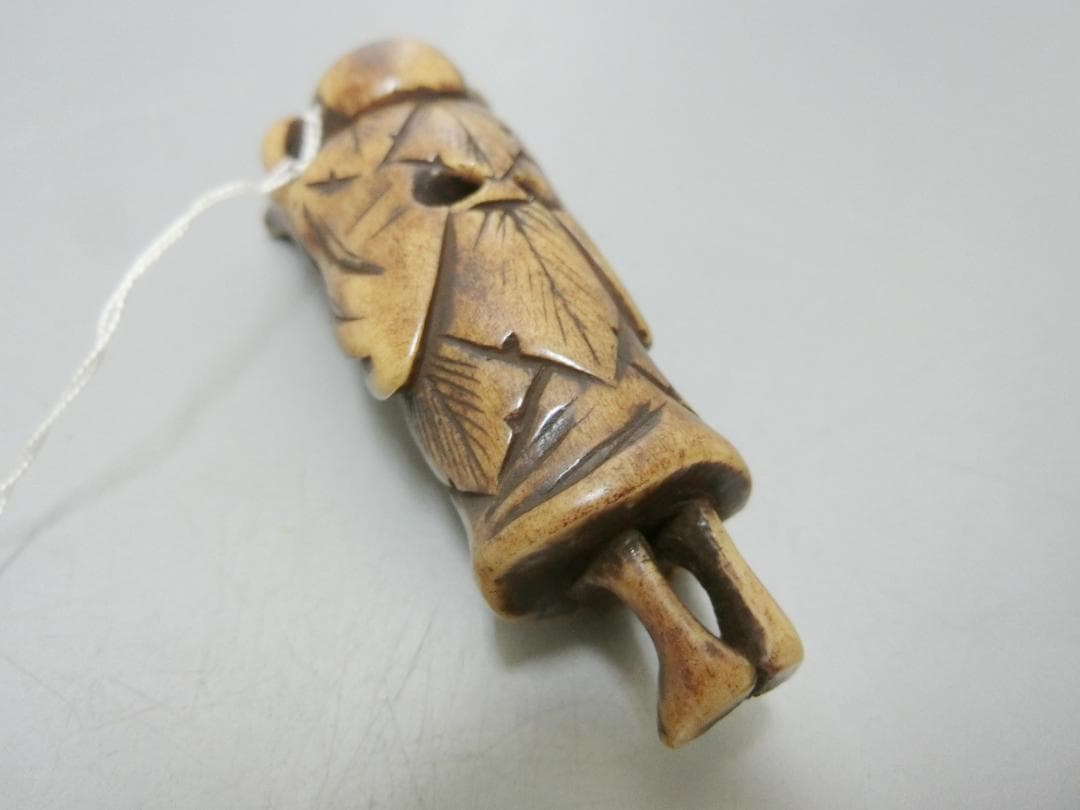 時代色！【根付　鹿角製　人物に瓢箪　提げ物・56・骨董古美術】美術工芸　鑑賞古玩