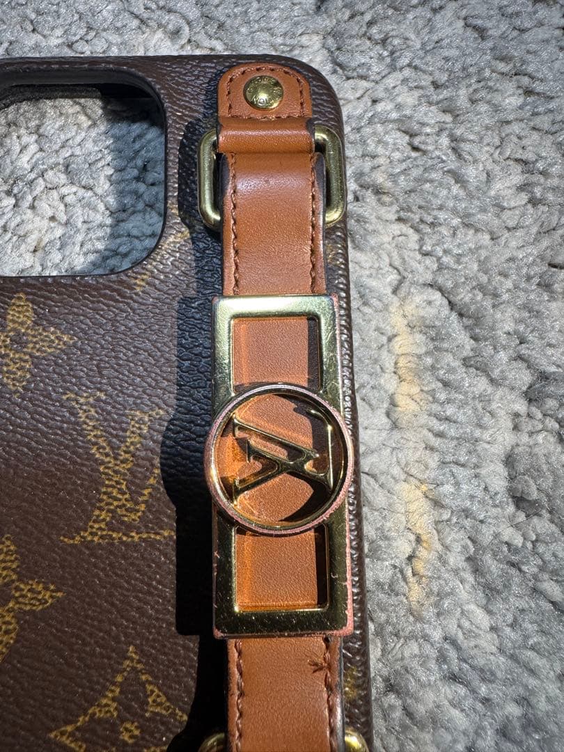 Louis VuittonのiPhone 13 Pro用レザーケース