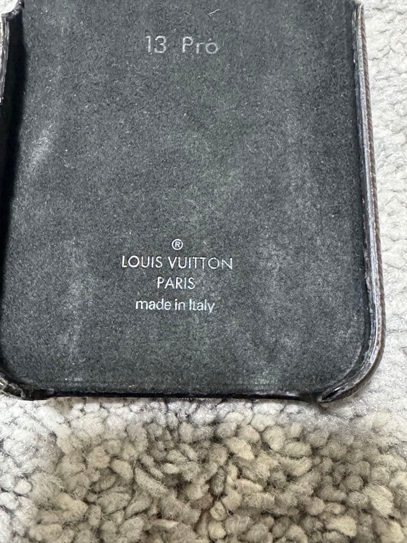 Louis VuittonのiPhone 13 Pro用レザーケース