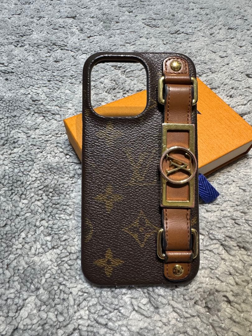 Louis VuittonのiPhone 13 Pro用レザーケース