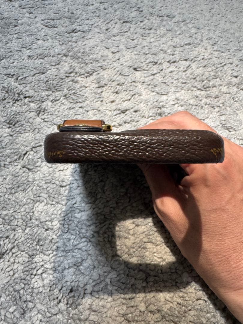 Louis VuittonのiPhone 13 Pro用レザーケース