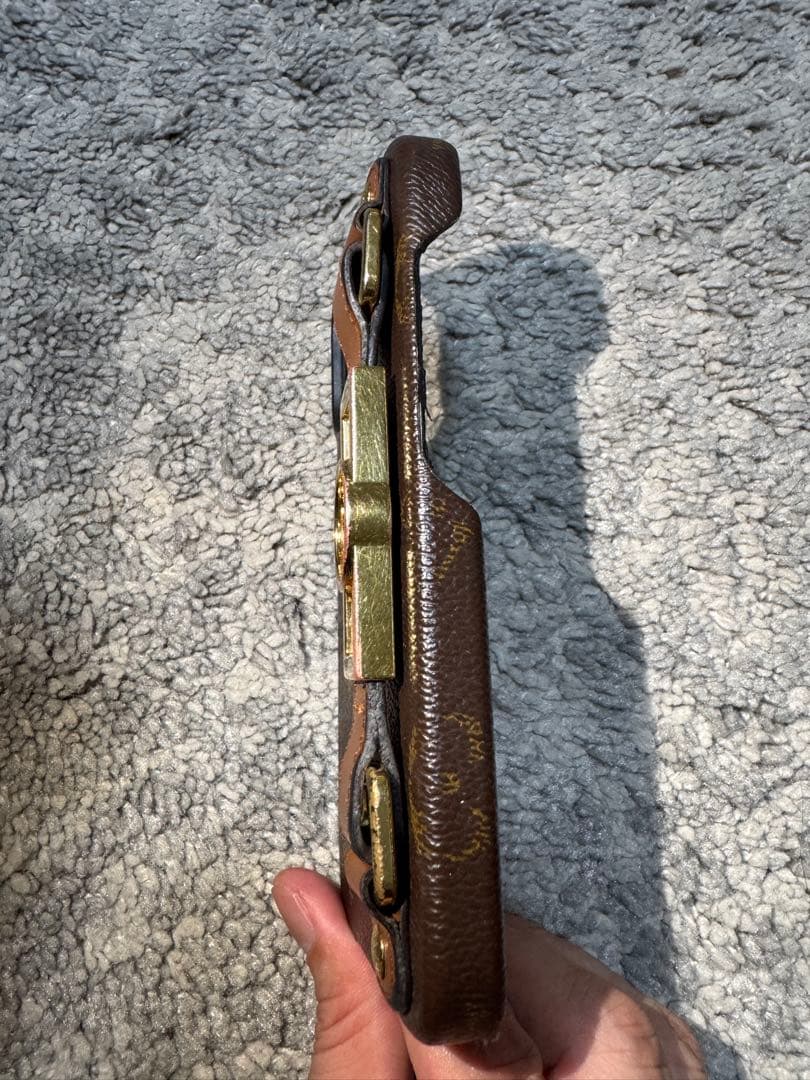 Louis VuittonのiPhone 13 Pro用レザーケース