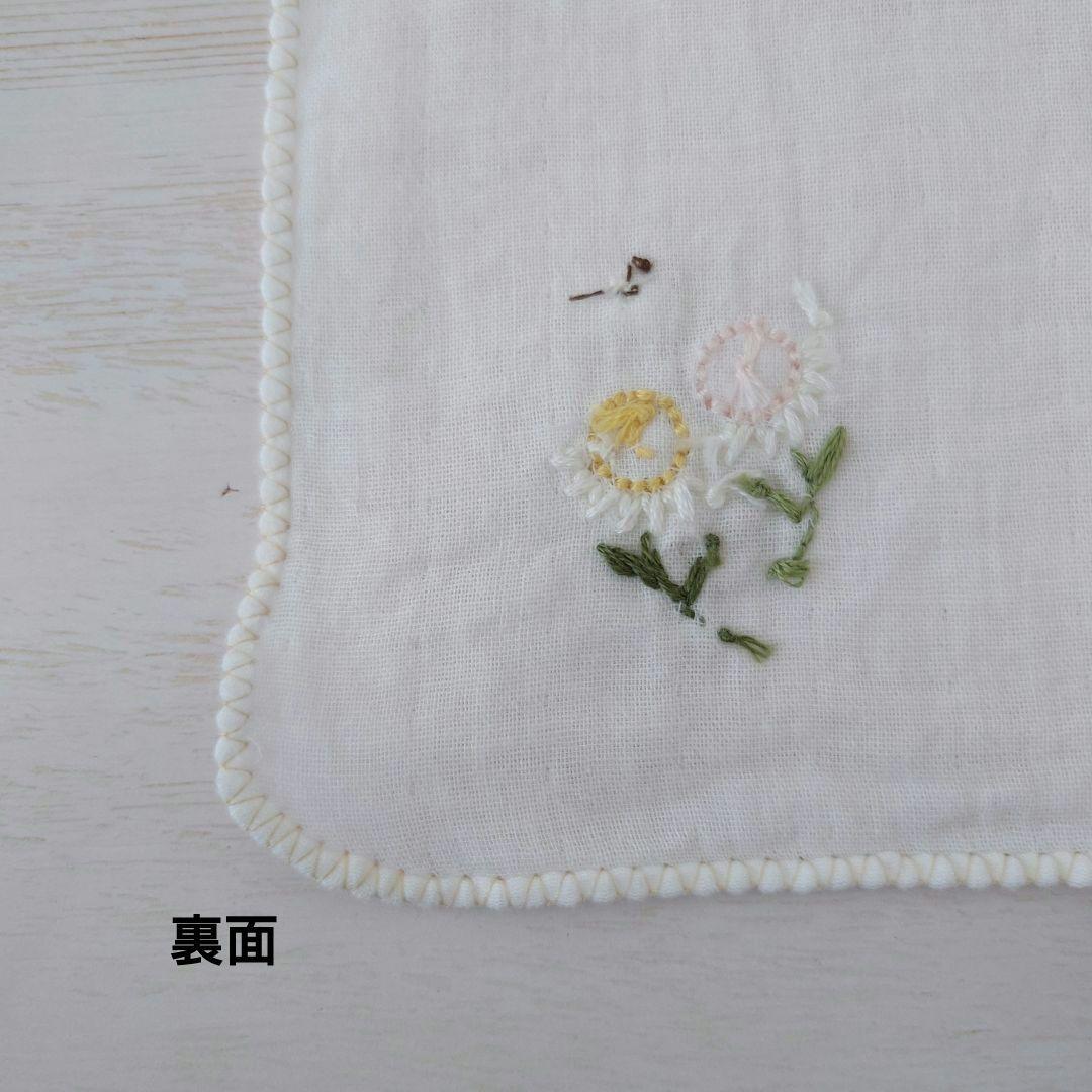 手刺繍入ちっちゃな ガーゼハンカチ【ぷっくりお花】