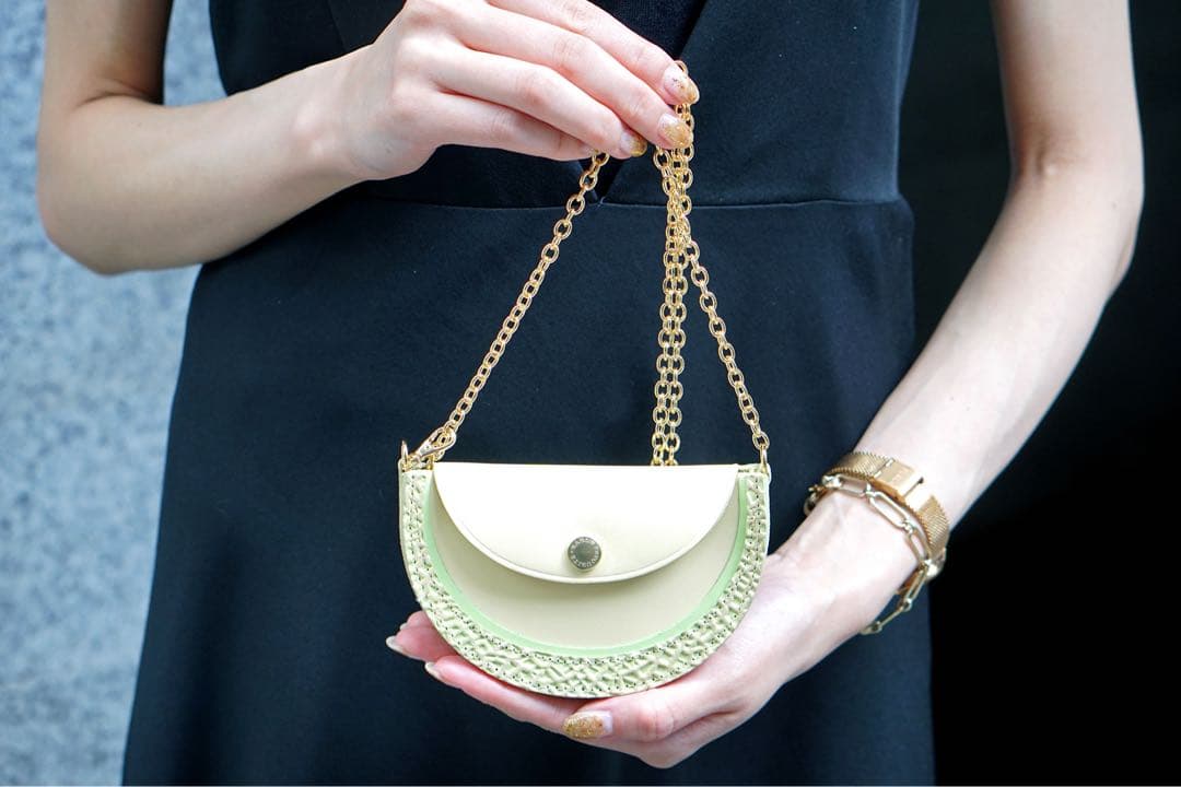 【未使用品】アールスフェボリット　カットメロンなパスポシェット(牛革製)