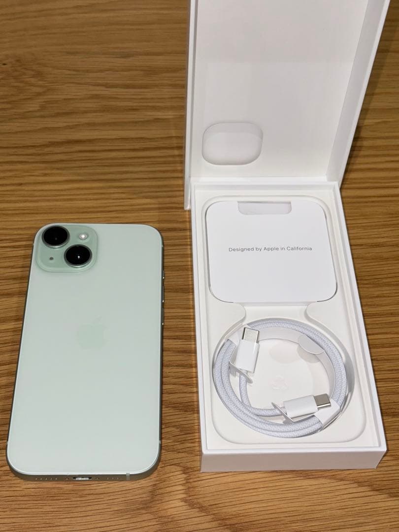 【極美品】iPhone 15 グリーン 本体 箱・充電ケーブル未使用