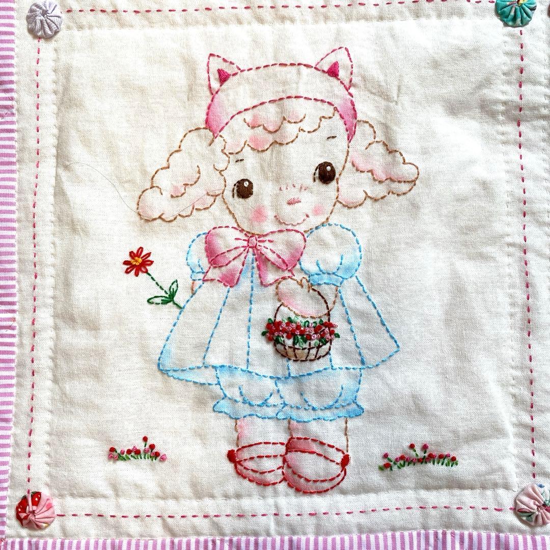 ベビーナーサリーアンティーク風/アニマル刺繍/パッチワークキルトタペストリー