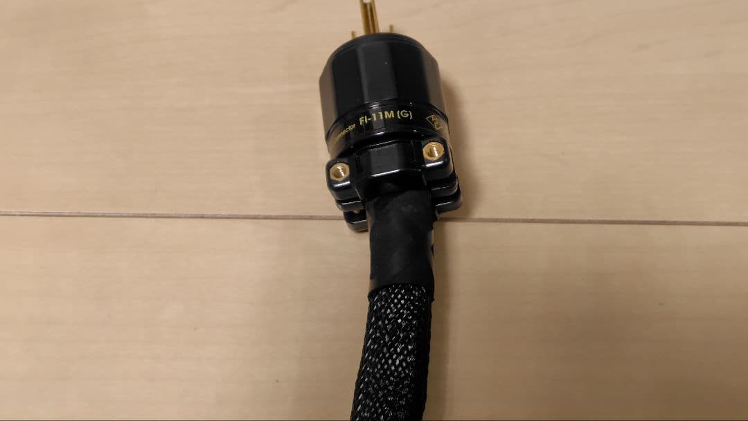 OYAIDE ケーブル FURUTECHプラグ 電源ケーブル約1mです。