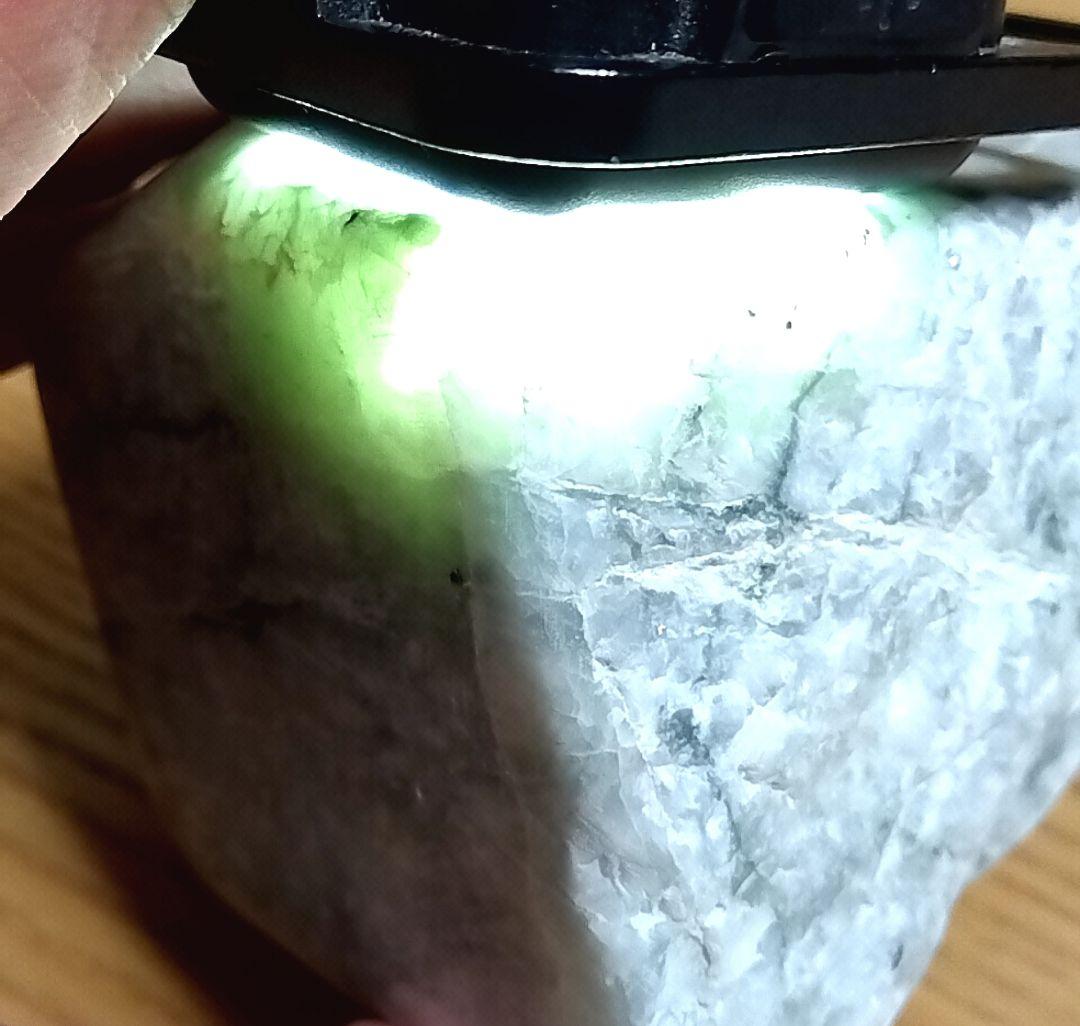 ★翡翠原石★糸魚川転石硬玉【姫川・川ズレ・切り出し粗面0.9kg】