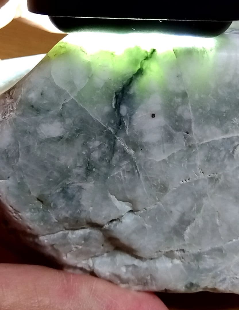 ★翡翠原石★糸魚川転石硬玉【姫川・川ズレ・切り出し粗面0.9kg】
