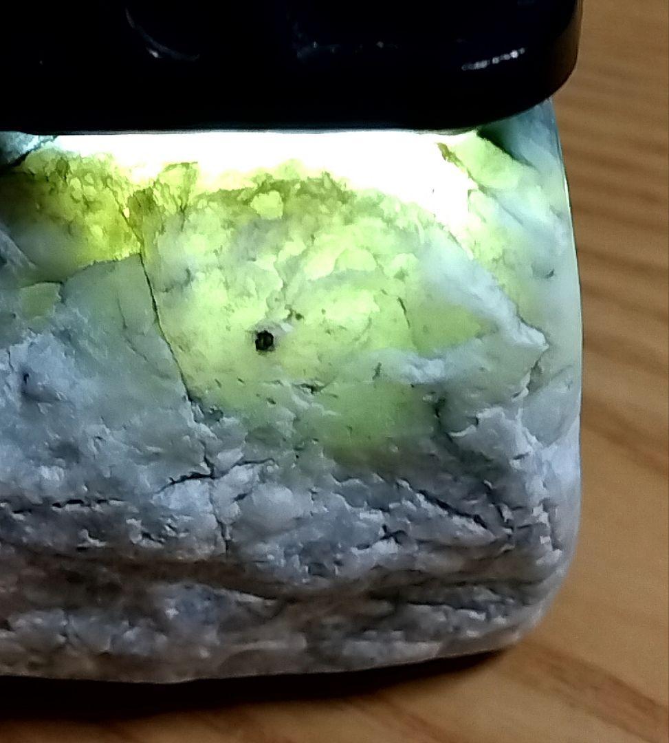 ★翡翠原石★糸魚川転石硬玉【姫川・川ズレ・切り出し粗面0.9kg】